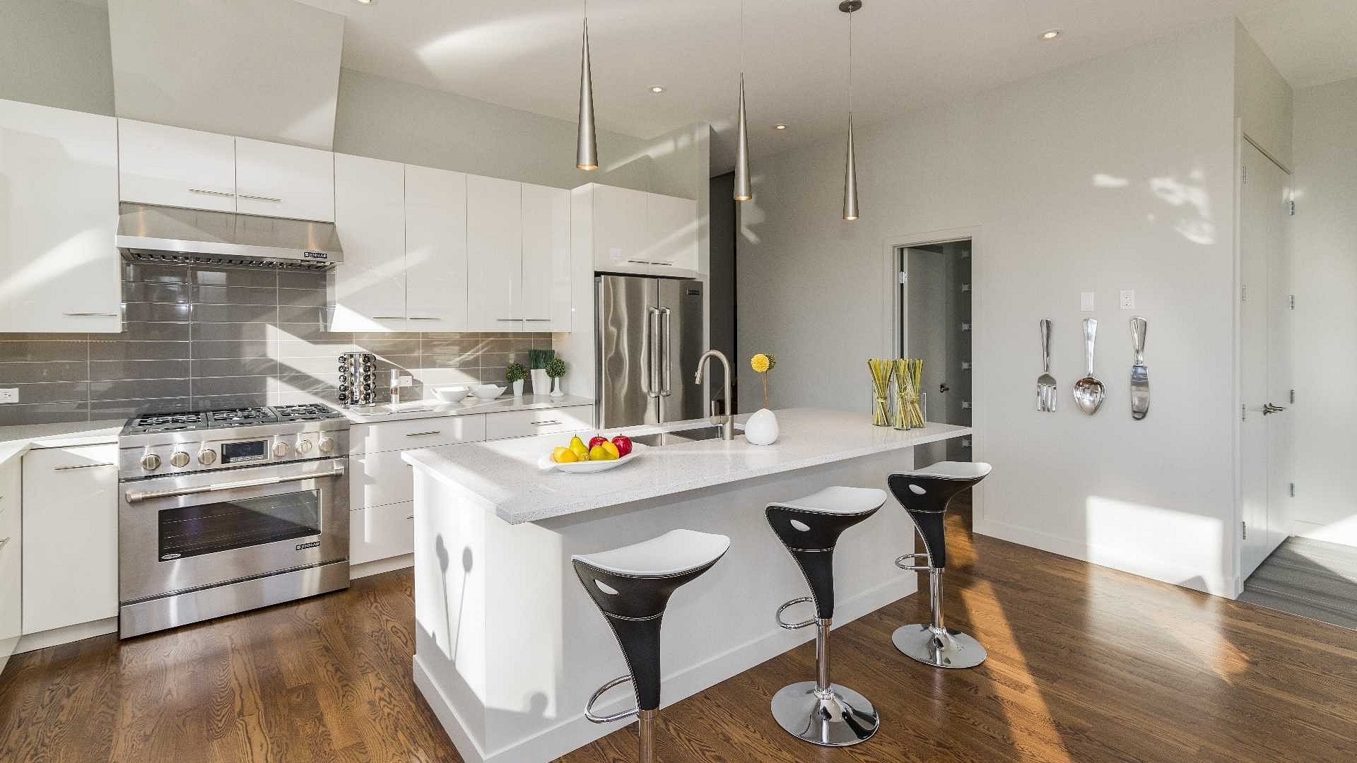 Bútorajtók és kiegészítők raktárkészletről